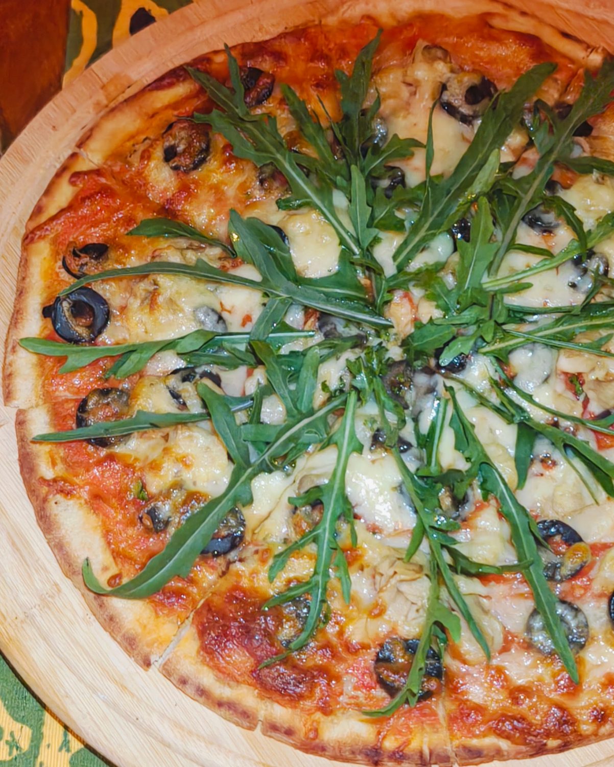 Wood-fired pizza with rocket and olives